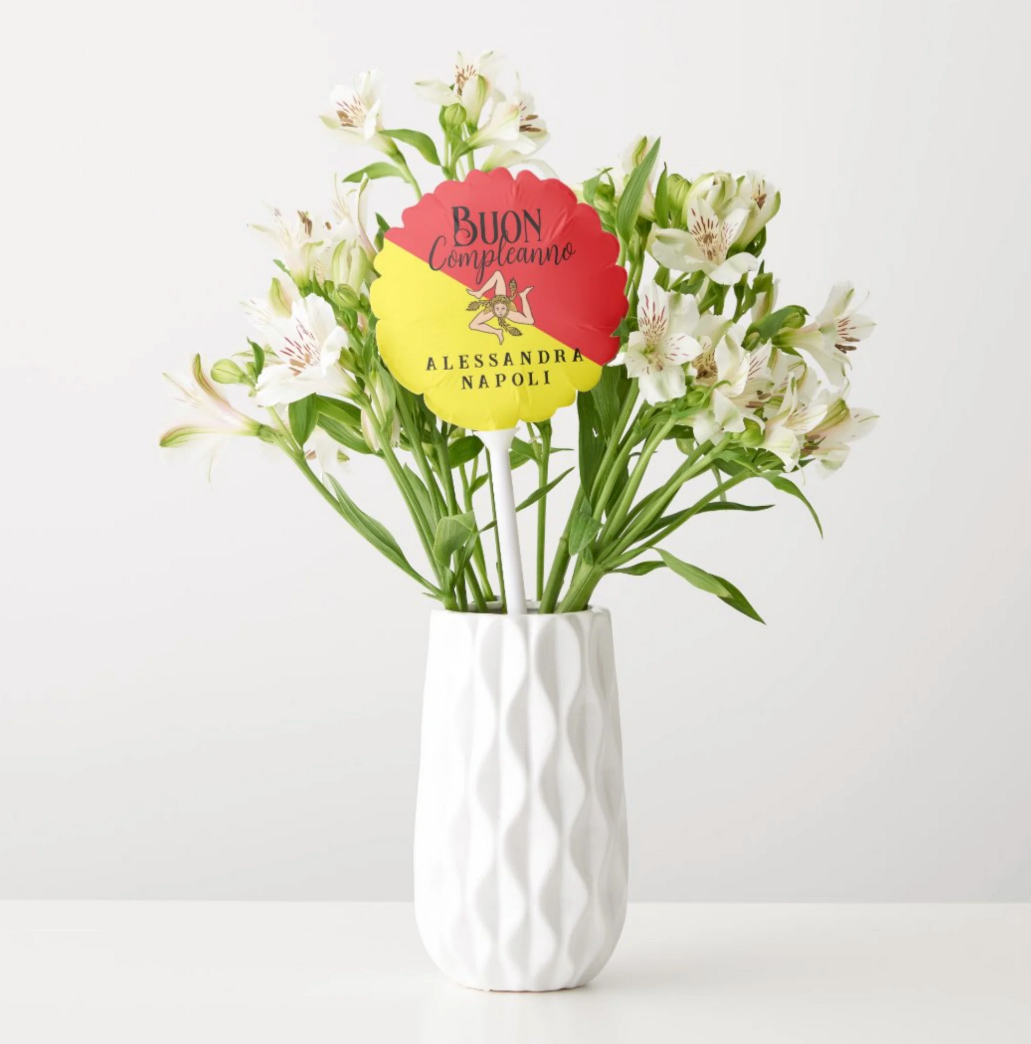 Buon Compleanno Stem Balloon with personalization and the Flag of Sicily for Sicilian birthday celebrations and table decor.