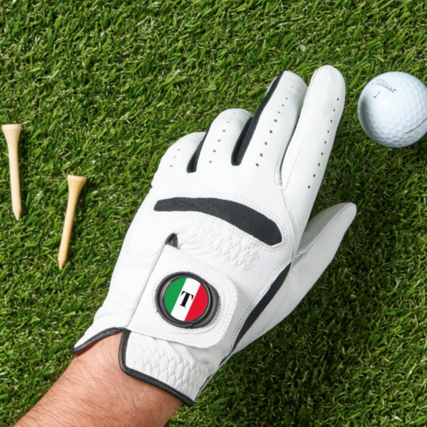 White golf glove with Italian flag monogram letter icon. Italian heritage gift for dad, Father's Day gift, gift for him, golf gift for Italian golfer. 